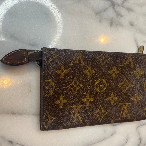 Louis Vuitton 15 Pouch - Picture 4 of 8